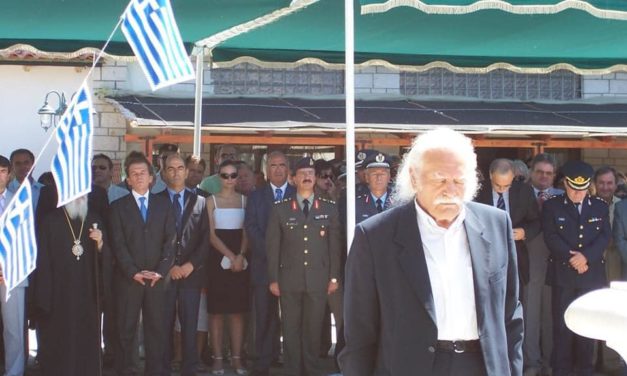 Όχι, ο Μανώλης Γλέζος δεν έφυγε