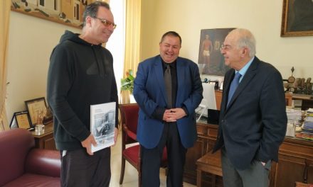 The Mayor of Heraklion Vassilis Lambrinos met with the Spartan athlete Stergios Arapoglou | Press Releases | The municipality